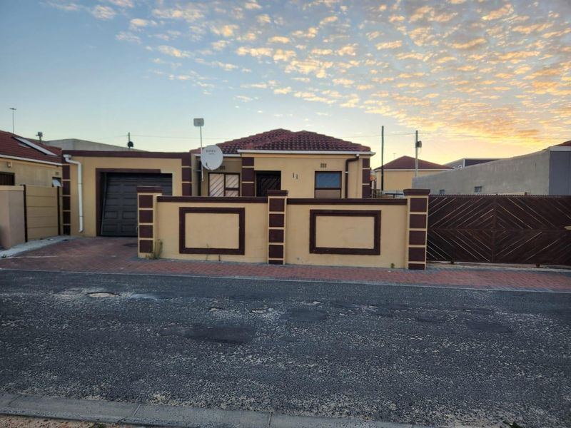 Charming Family Home with Income Potential in iLitha Park, Khayelitsha - Photo 6