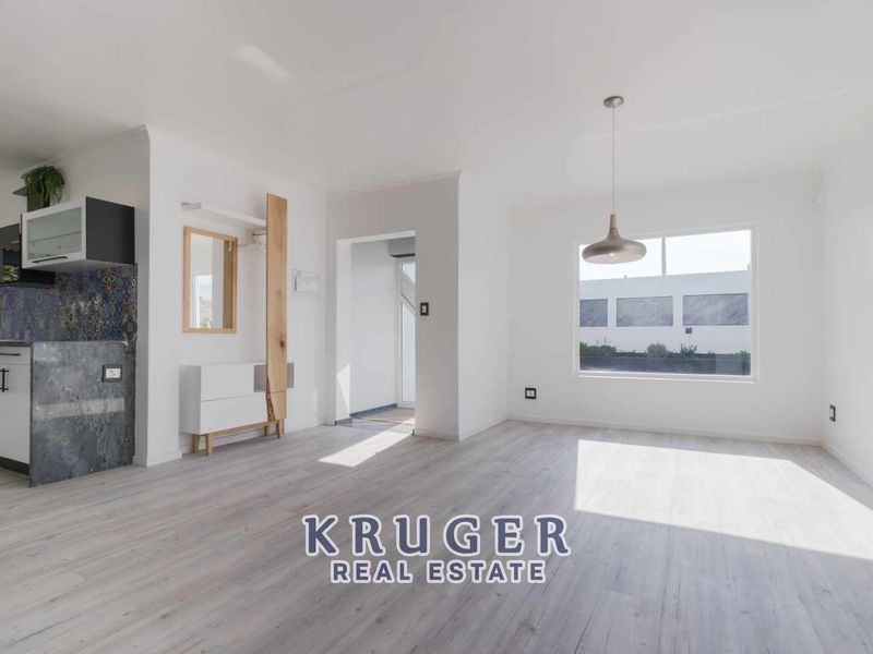 Immaculate Renovated Home with Separate flat - Photo 4