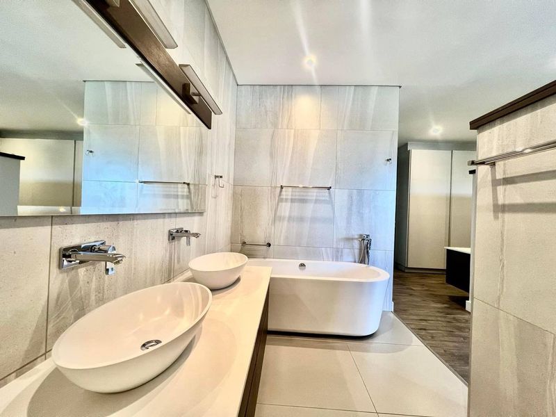 4 Bedroom House For Sale in Klein Windhoek - Photo 10