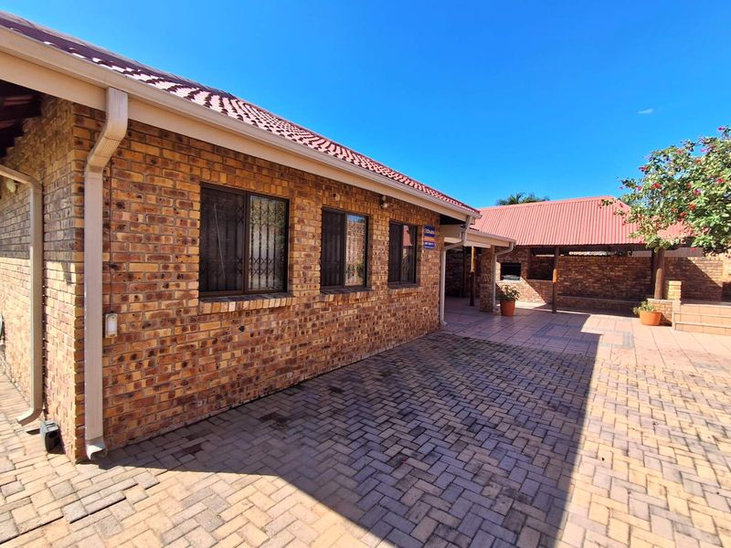 Spacious Three bedroom to rent in Valencia park - Photo 4