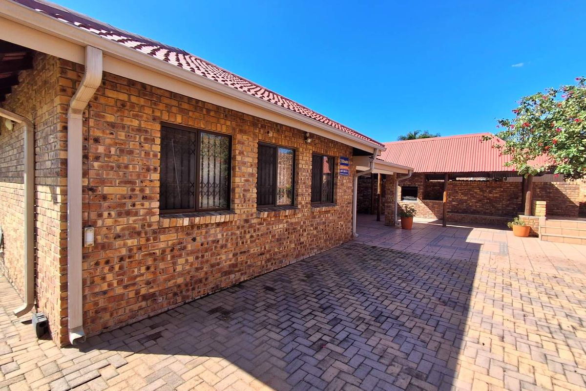 Spacious Three bedroom to rent in Valencia park - Photo 4