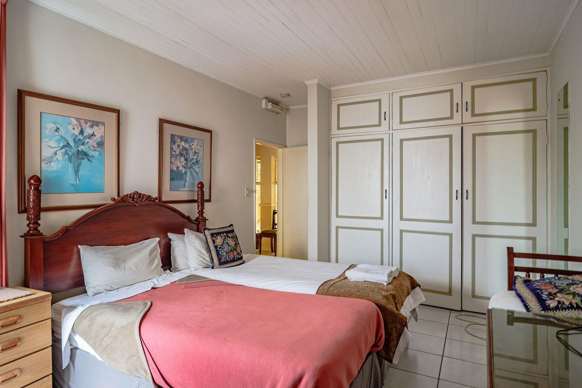 Spacious 9 Bedroom House (Guest House) in Muckleneuk - Photo 3