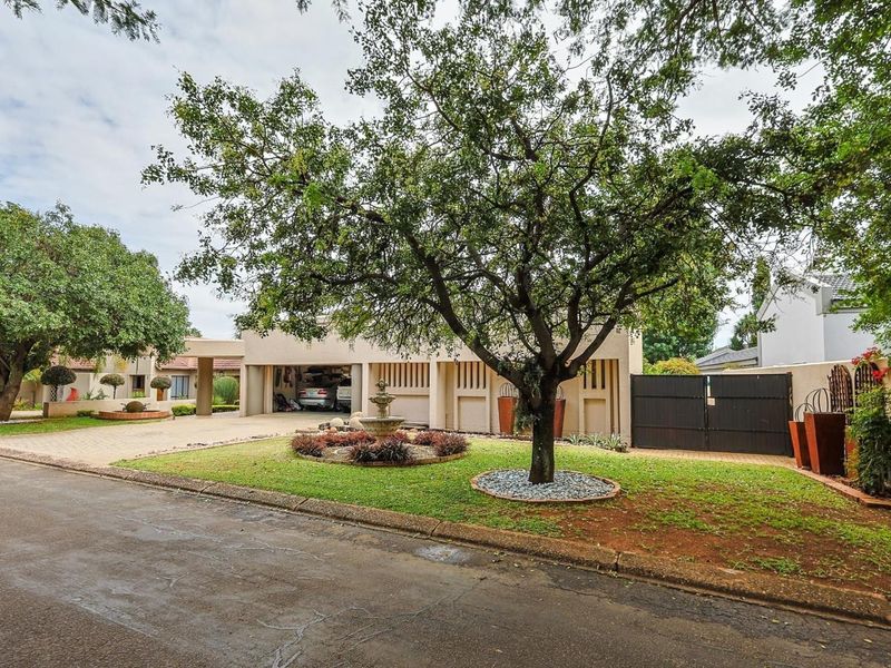 Old Classic | 3 Bed, 3.5 Bath | 1000sqm Estate - Photo 5