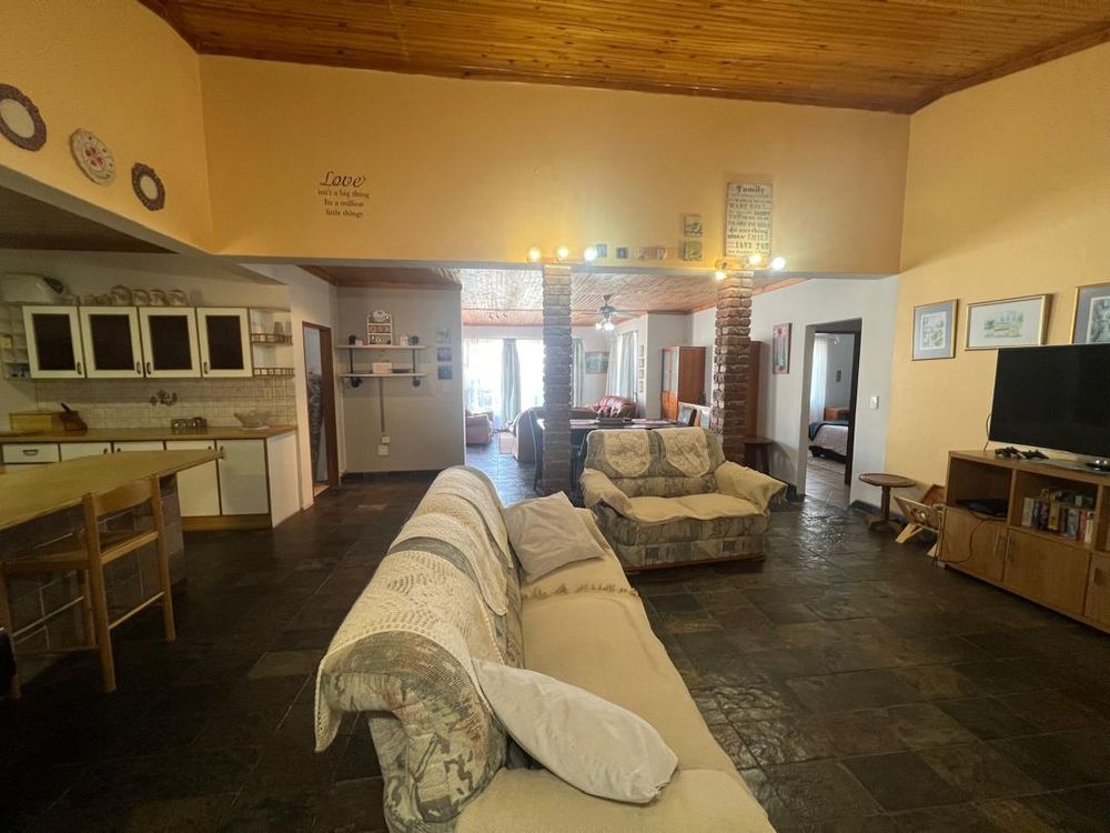 Open-plan lounge, dining and kitchen