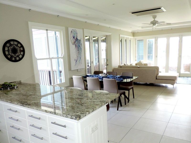 Exquisitely presented and immaculately kept top floor corner unit with wrap around views - Photo 3