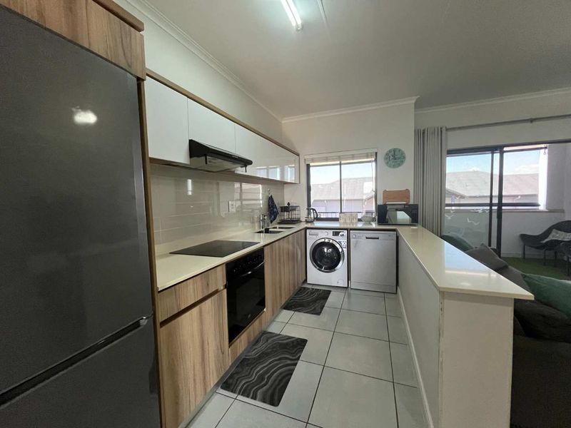 Tastefully Fully Furnished Top-Floor Unit for Rent – Ballito Hills - Photo 10