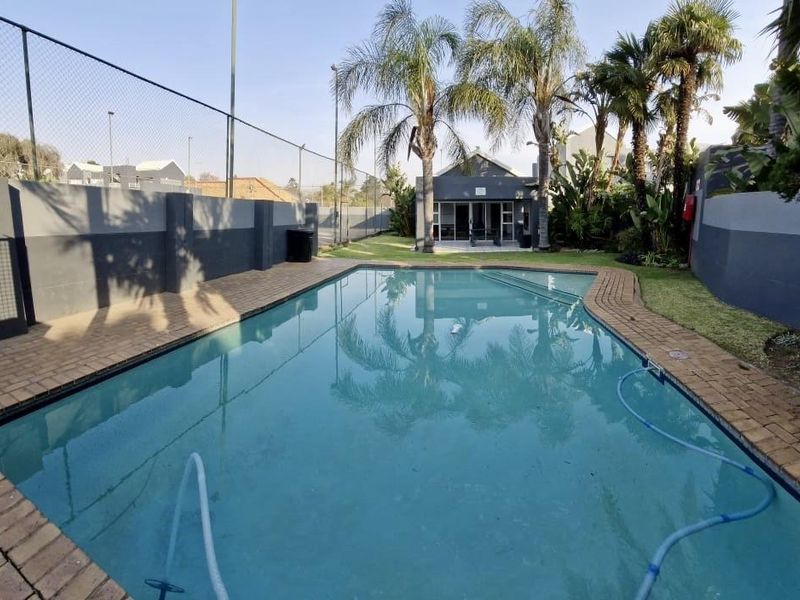 Charming Ground-Floor Unit in The Hutch: Your Serene Escape! - Photo 4
