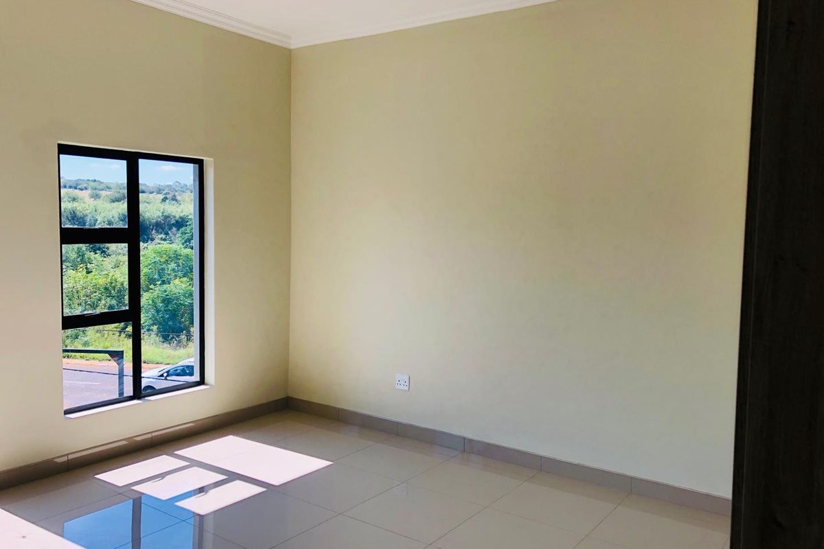 EXCLUSIVE BACHELOR PAD FOR THE BEGINNER OR STUDENT IN EXCELLENT SECURITY - Photo 3