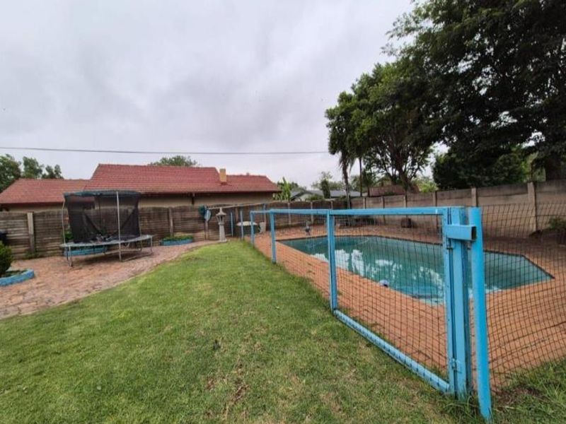 3 Bedroom House For Sale in Vanderbijlpark SE1 - Photo 5