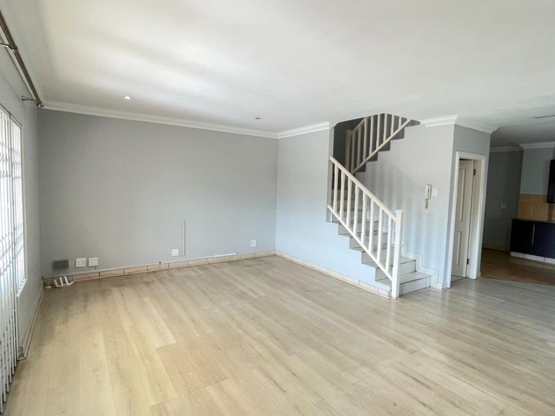 Modern 3 Bedroom Duplex To Let in Secure Mount Edgecombe Estate - Photo 8