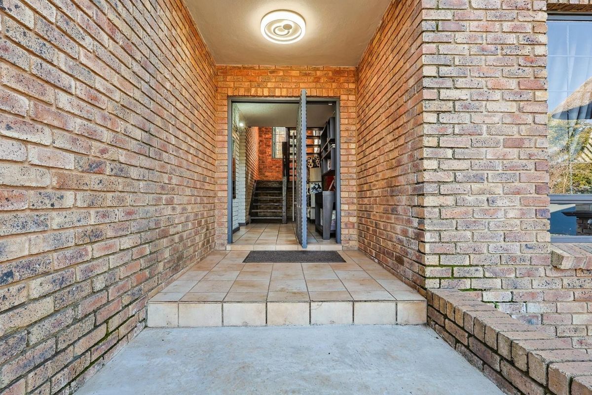 4 Bedroom For Sale , - Photo 3