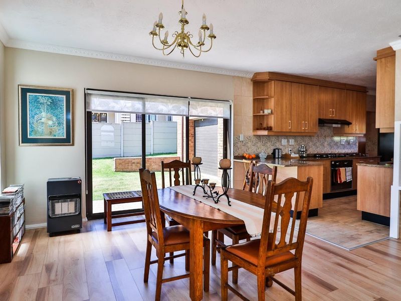 Four bedroom home in De Kelders - Sea views - Photo 9