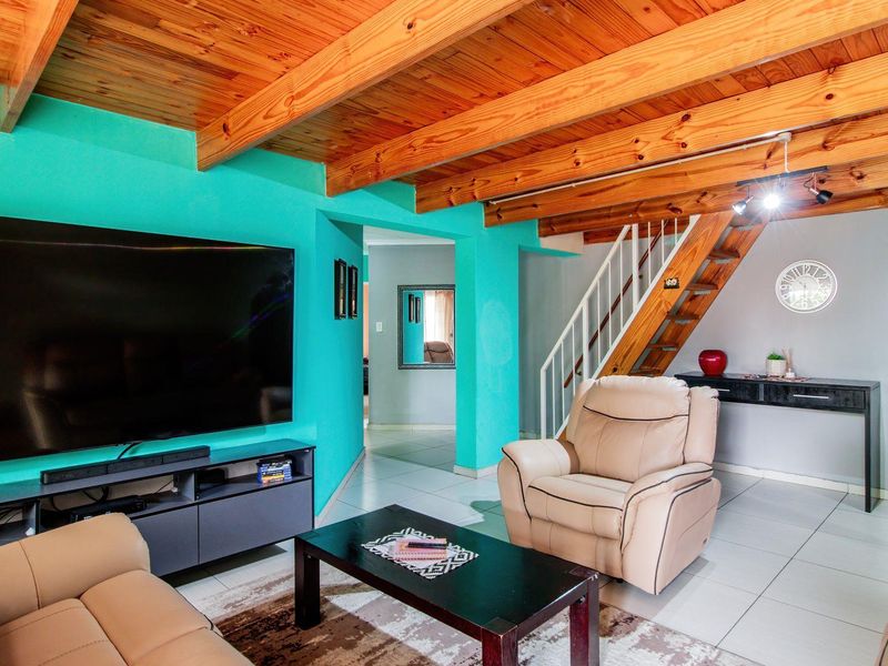 Modern Family Living with Space, Style & Comfort in Annlin. - Photo 5