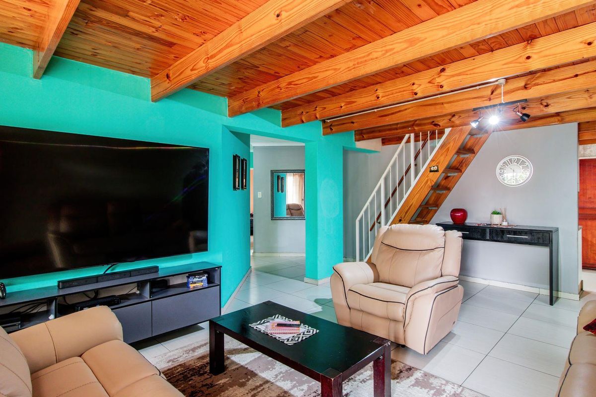 Modern Family Living with Space, Style & Comfort in Annlin. - Photo 5