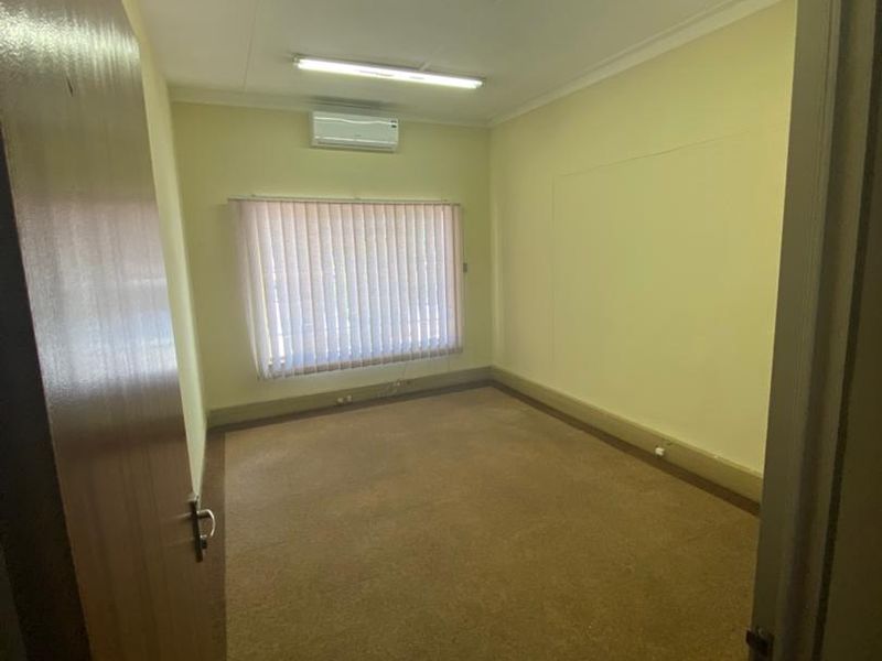 🌇 Prime Commercial Investment – Eros, Windhoek - Photo 5