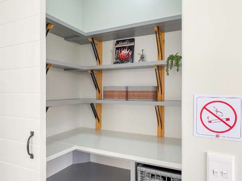 Everyone’s asking about this Kramersdorf Townhouse... Here’s why 👀👇Modern, Airy & Airbnb-Ready - Photo 3