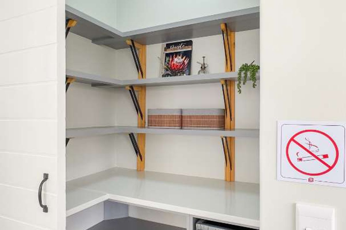 Everyone’s asking about this Kramersdorf Townhouse... Here’s why 👀👇Modern, Airy & Airbnb-Ready - Photo 3