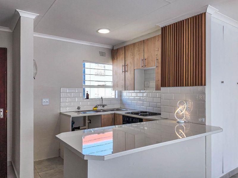 Newly Renovated 2-Bedroom Apartment with Modern Finishes - Photo 5
