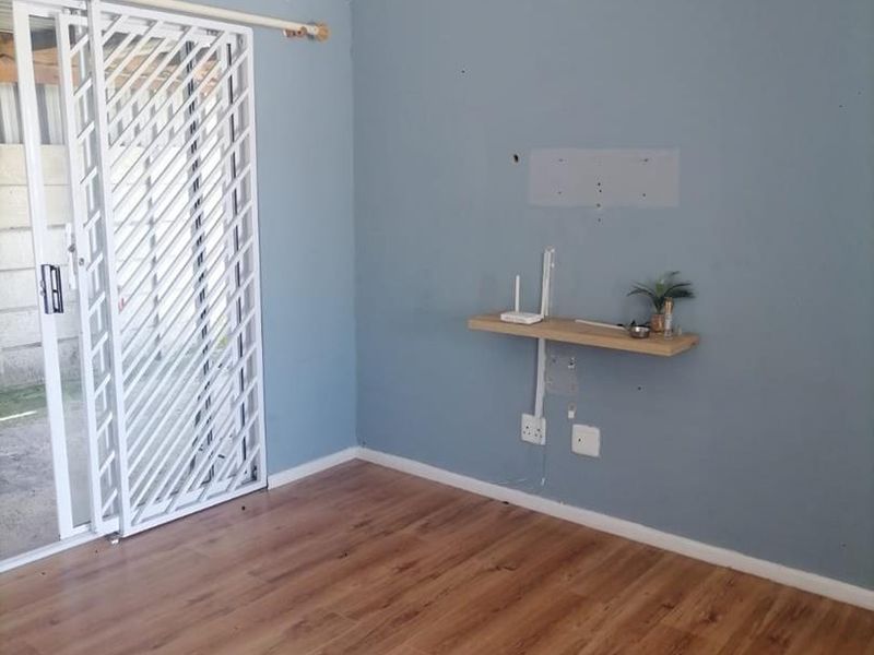 2-Bedroom Home in Weltevreden Valley, Mitchell's Plain - Photo 2