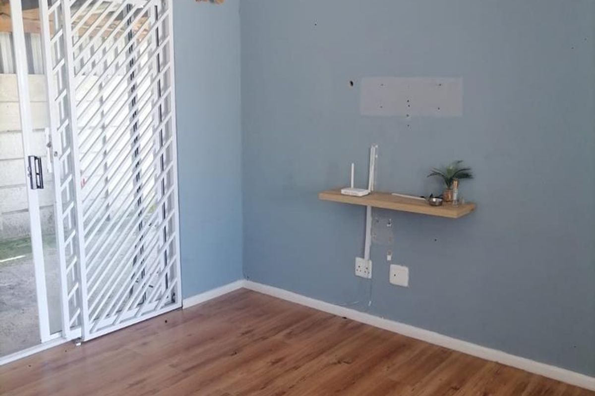 2-Bedroom Home in Weltevreden Valley, Mitchell's Plain - Photo 2