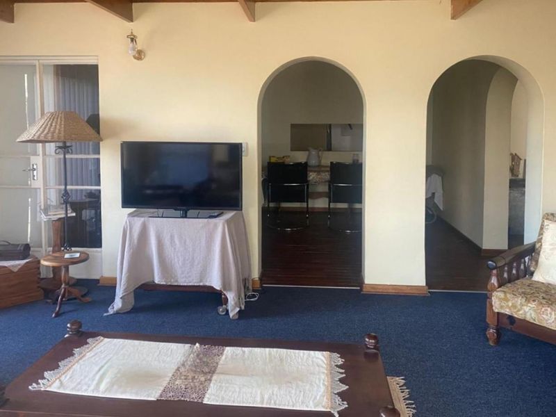 **Captivating Four-Bedroom Home in Ladybrand: Your Dream Lifestyle Awaits!** - Photo 10