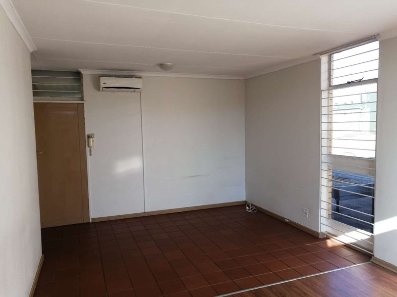 Cambray, 2 Bedroom for sale - Photo 5