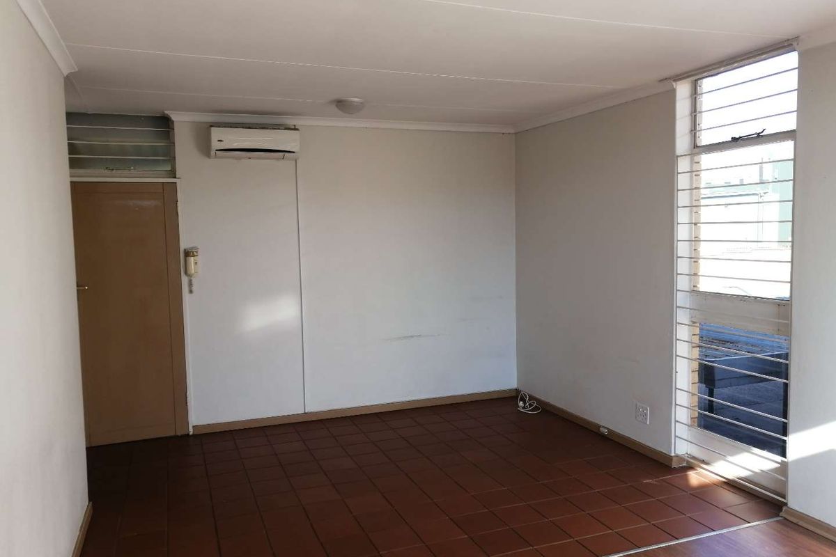 Cambray, 2 Bedroom for sale - Photo 5