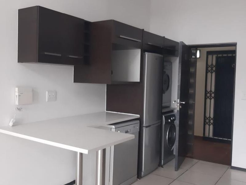 Modern 2-Bedroom, 2-Bathroom Apartment – Greenstone Area - Photo 3