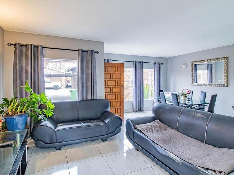 Modern 3 Bedroom Duplex with Private Pool & Entertainment Area in Brackenhurst - Photo 7