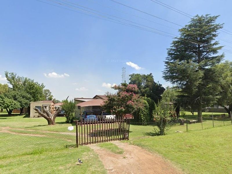 Bachelor’s Flat To Rent – Peaceful Garden Retreat - Photo 1