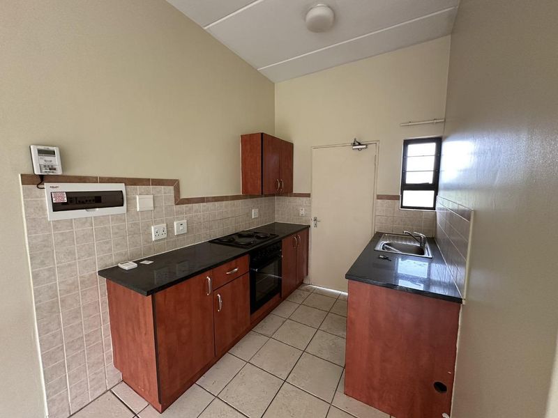 TWO BEDROOM APARTMENT IN SUMMERFIELDS ESTATE : 1 JULY 2026 - Photo 5