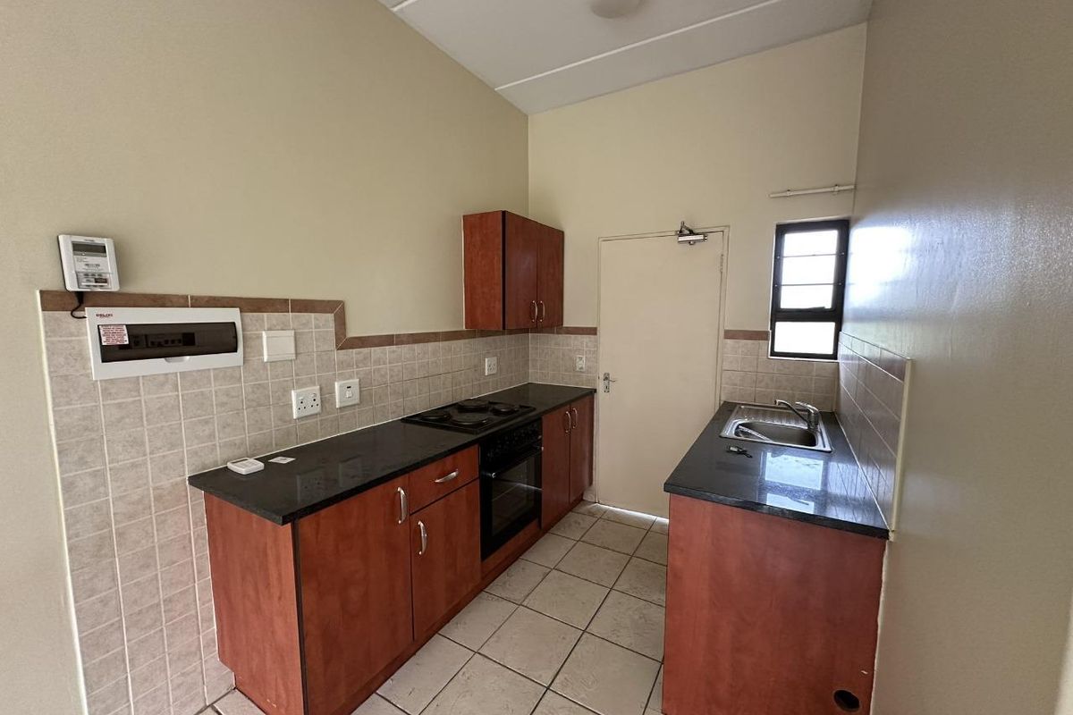 TWO BEDROOM APARTMENT IN SUMMERFIELDS ESTATE : 1 JULY 2026 - Photo 5