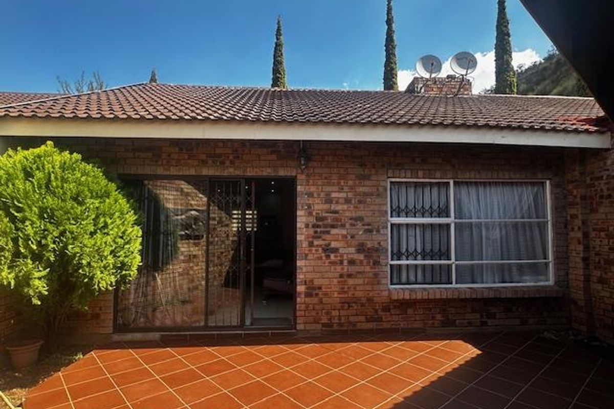 Modern Face Brick Gem with Hilltop Views - Photo 2