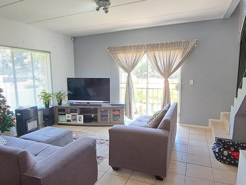 Charming 2-Bedroom Duplex in a Safe and Well-Maintained Complex - Photo 6