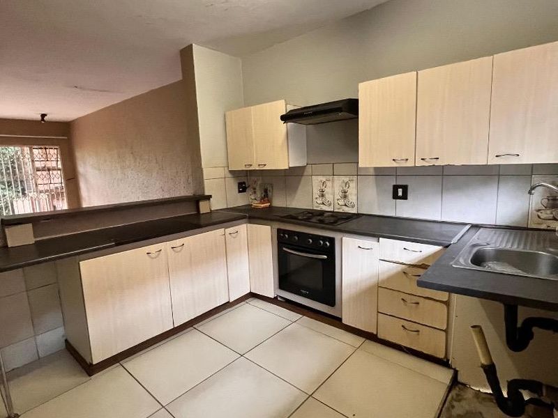 Beautiful 2 Bedroom Ground Floor For Sale - Photo 4