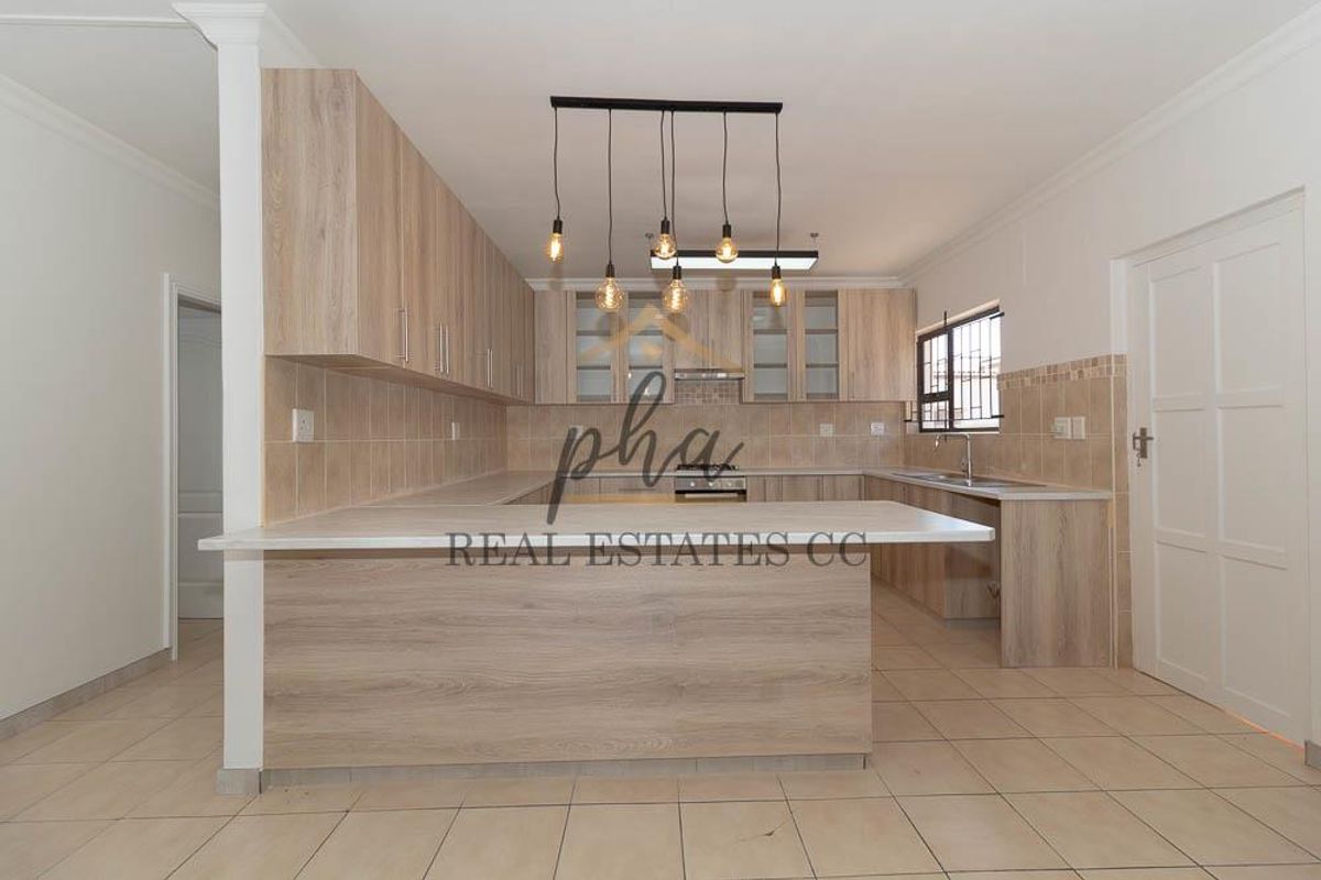 Newly Renovated Freestanding Home - Photo 5