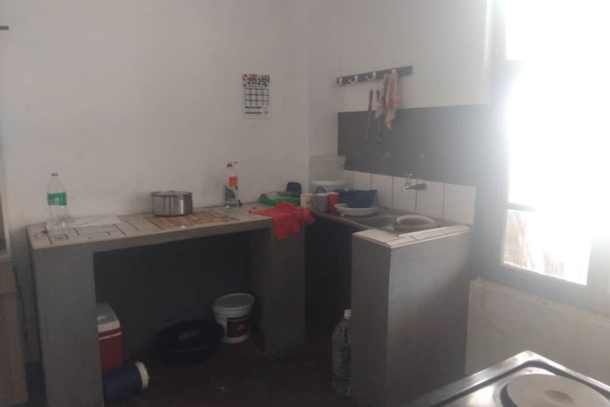 1bedroom house/Commercial  unite outside building - Photo 2