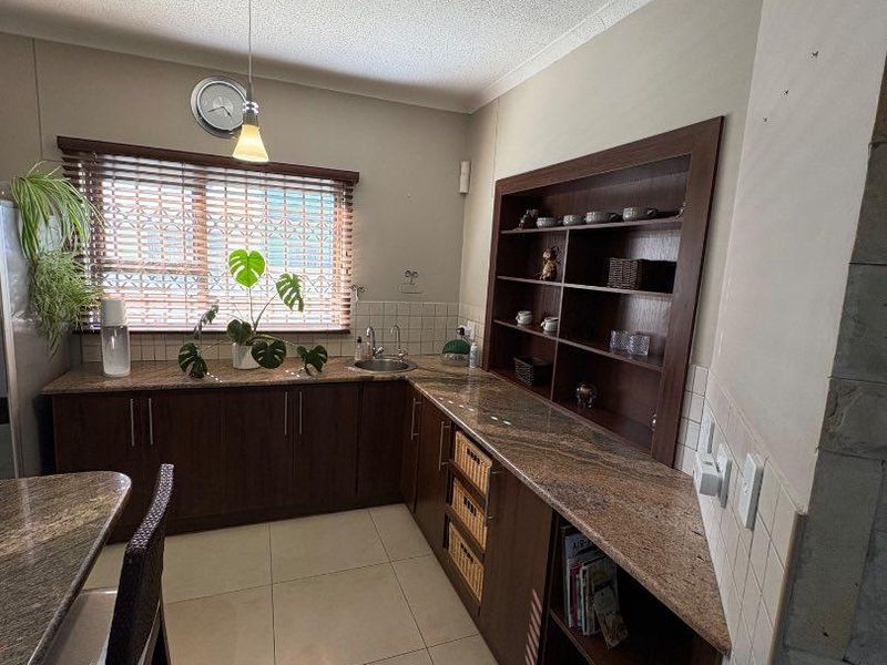 5 Bedrooms Finished House To Rent in Long Beach - Photo 8