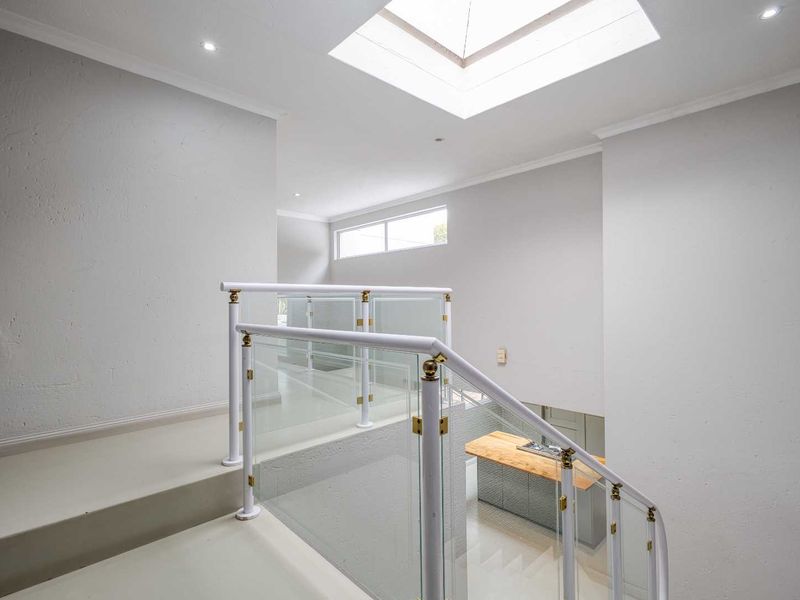 6 Bedroom House for Sale in Dainfern Golf Estate - Photo 5