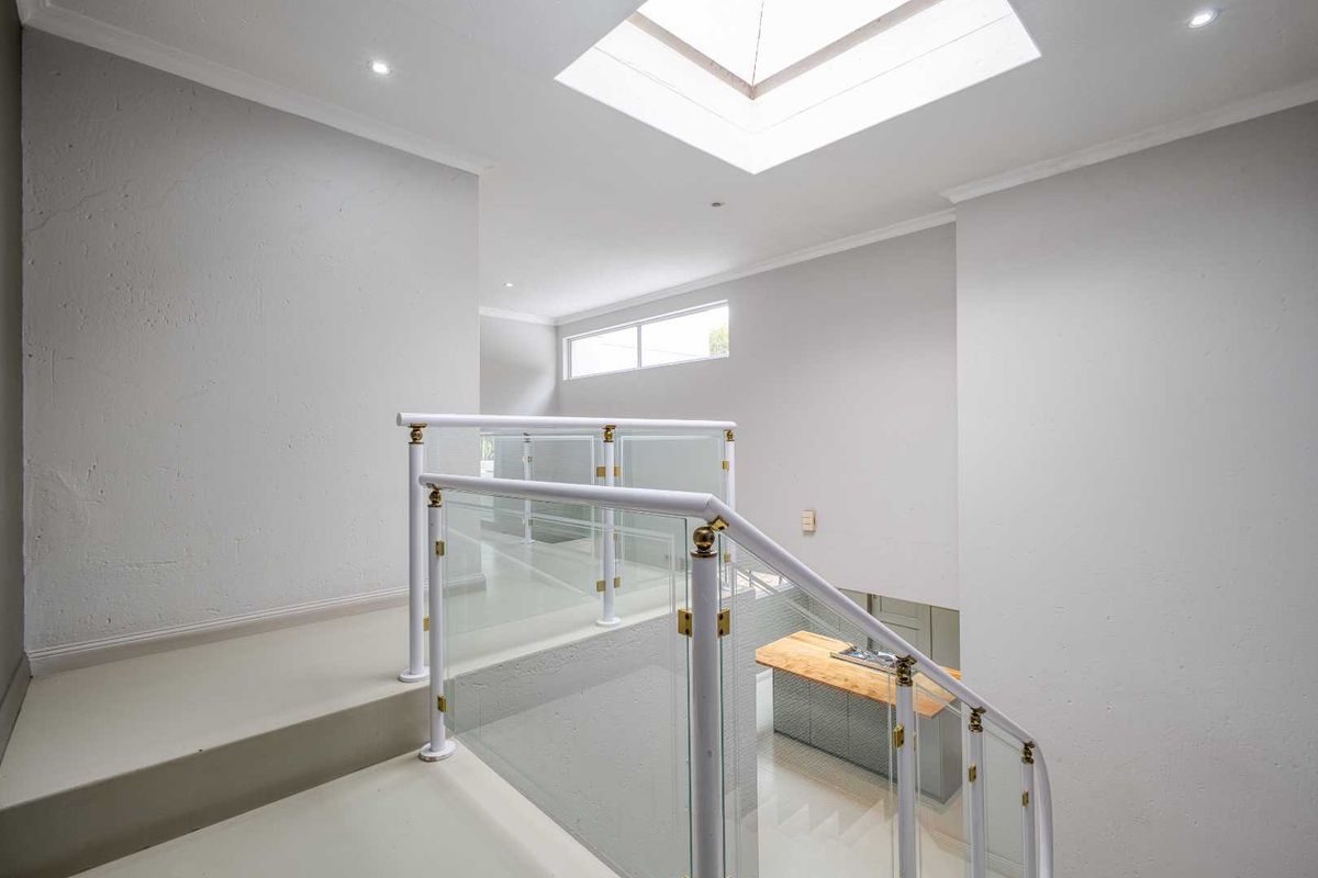 6 Bedroom House for Sale in Dainfern Golf Estate - Photo 5