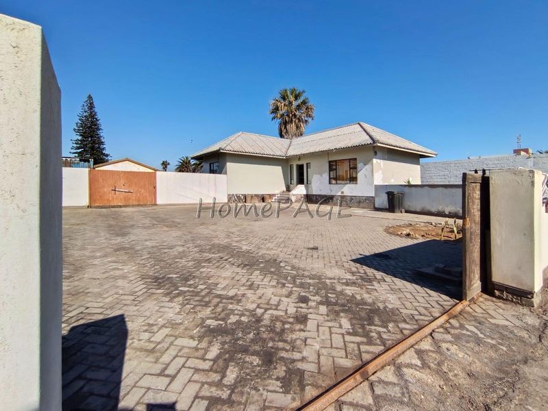 Central, Walvis Bay:  3 Bedroom home in EXCELLENT POSITION is for Sale - Photo 1