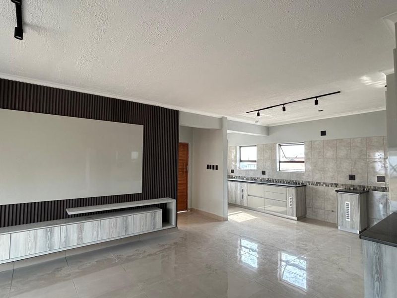 Newly Built Modern 4 Bedroom Full Title Double-Storey Home in Upmarket Secure Estate - Photo 2