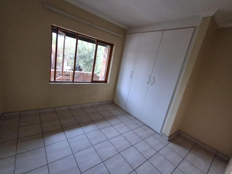 Move-In Ready Apartment in a Safe, Quiet Complex! - Photo 7