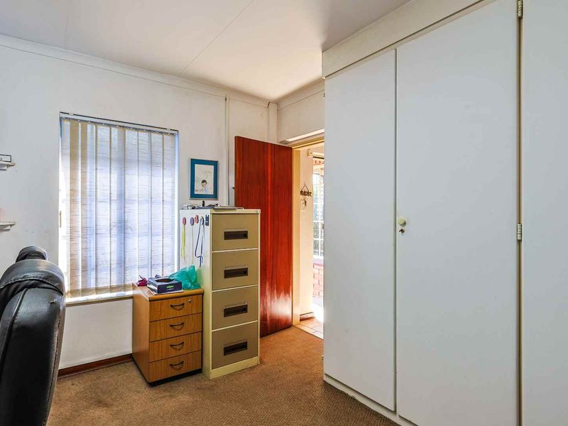 Secure, Off-Grid 4-Bedroom Home – A Rare Find in Faerie Glen - Photo 7