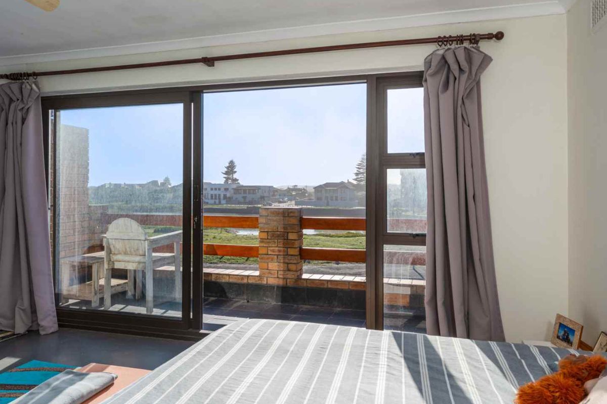 Three-Storey Three-Bed Sun-Kissed Views at Royal Mews - Photo 4