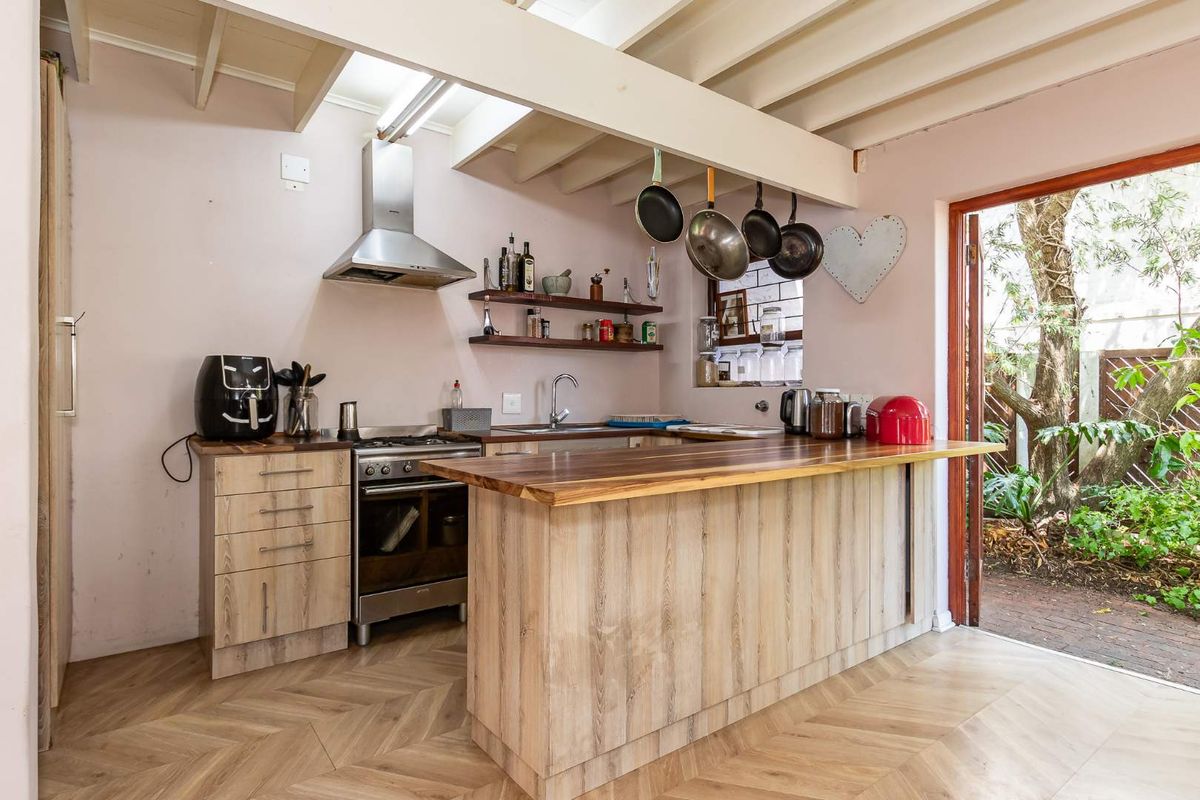 Stylish 3-bed freestanding duplex in Kenilworth, Cape Town - Photo 4