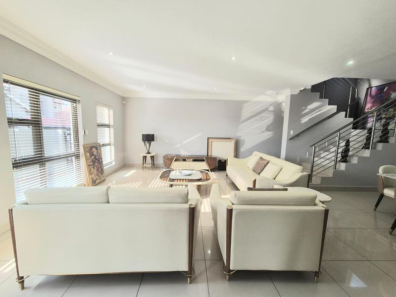 Modern, Elegant, Private Corner Unit Overlooking Nature - Photo 6