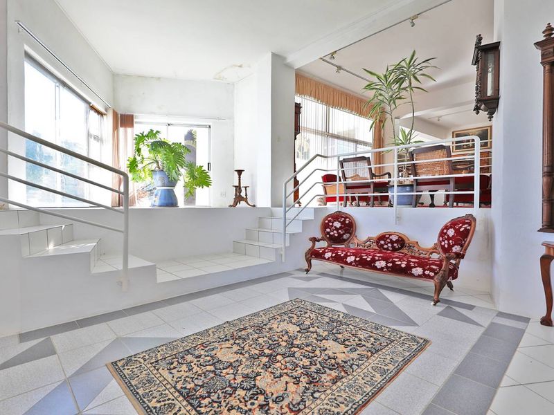 5 Bedroom residence with the grandest of views - Photo 9