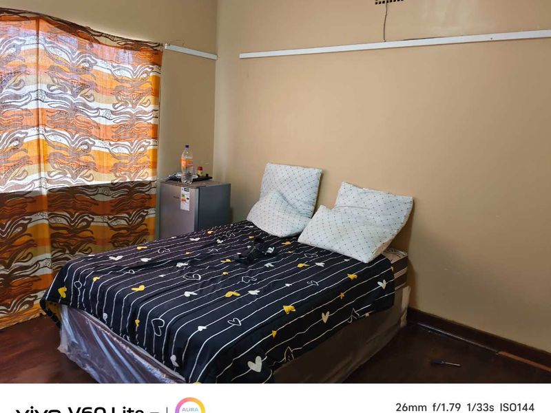 Revamped Family Home with 2 Cottages - Photo 10