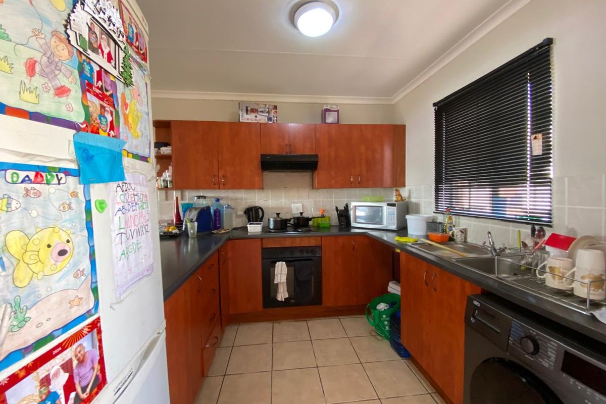 Spacious 3-bedroom apartment situated in Carlswald Manor the heart of Midrand. - Photo 4